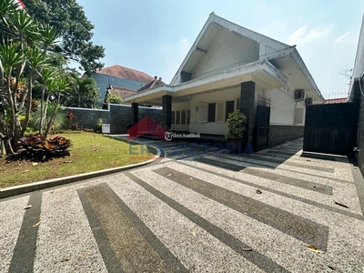 Dijual Rumah Bergaya Kolonial Terawat LT 670m2 LB 500m2 Lokasi Sangat Strategis Dekat Dengan Jalan Ijen - Malang