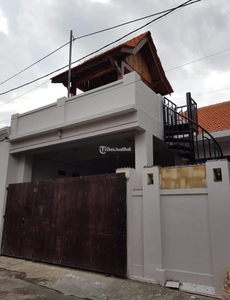 Dijual Rumah Second 2 Lantai LT163 LB115 3KT 2KM dalam Perumahan Di Jimbaran Bali - Badung