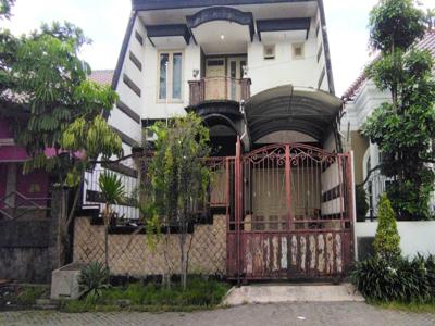 Dijual Rumah di Pondok Mutiara Sidoarjo, 2 Lantai, Semi Furnished