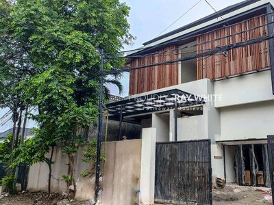 Kemang Brand New And Modern House With Adorable Location