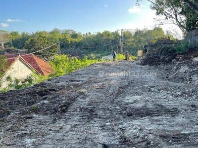 Lahan jalan utama pantai Suluban-Uluwatu