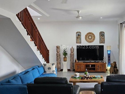 Leasehold - Exquisite 3 Bedroom Tropical Oasis in Sanur