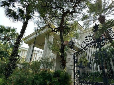Luxurious House With Spacious Garden (Private Lift and Basement) at Bukit Indah Golf , Pd. Indah