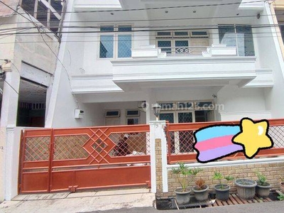 Rumah 2 Lantai Bagus Semi Furnished di Pulo Asem, Jakarta Timur