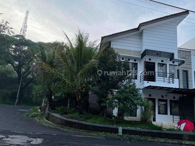 Rumah 2 Lantai Cantik Dan Siap Huni di Bandung Kota, Bandung