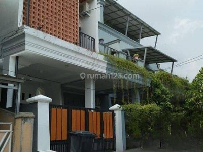 Rumah 3 lantai,murah,minimalis modern,siap huni di lingkungan elit Jaka permai ,Bekasi