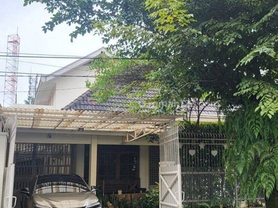 Rumah Bagus Terawat Lokasi Strategis Area Gatot Subroto