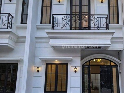 Rumah Siap Huni Premium Akses Jalan Utama Rooftop Jagakarsa