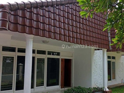 Rumah besar dan strategis bebas banjir area kemang dalam