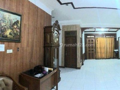 Rumah Besar di Pejaten Barat Jakarta Selatan Bisa Buat Kantor