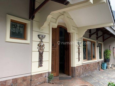 Rumah Cantik 2 Lantai, Siap Huni di Pondok Indah