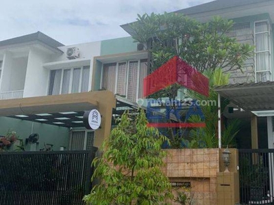 Rumah Semi Furnished di Raya Greenwood Golf , Malang
