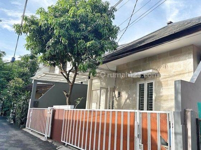 Rumahdi Tebet Barat , Lokasi Strategis Semi Furnished