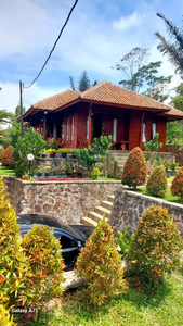 Di jual villa rumah kayu daerah pegunungan Cianjur Jawa Barat