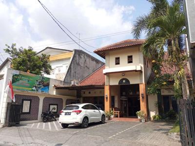 DIJUAL GUESTHOUSE 17 KAMAR UTARA MONJALI, LEGALITAS KOMPLIT SIAP AJB