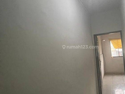 Dhyana Disewakan Rumah Uk 3.5x15m Jalan 2 Mobil di Jelambar