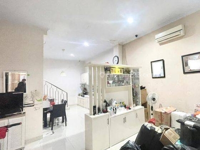 Dhyana Sewa Rumah Bagus Uk 4x16m di Komplek Pakuwon Jelambar