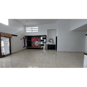 Dijual Rumah Bekas Terawat Luas 10x22 meter di Perumahan Elit Villa Puncak Tidar - Malang