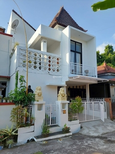 Dijual Rumah Minimalis Modern Lantai 2 LT104 LB160 4KT 4KM Di Jln Suradipa Ayani Denpasar Utara - Denpasar