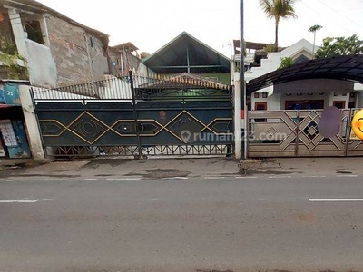 Gudang di Jalan Raya Pulo Gebang Cakung Jakarta Timur