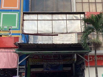 Ruko 3 Lantai Tengah Kota Pekanbaru Disewakan di Jl. Sudirman Dekat Cimb Niaga
