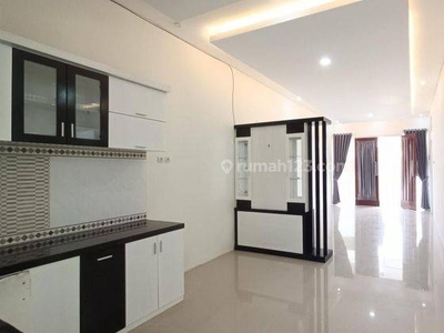 Rumah baru modern minimalis tengah kota Semarang siap pakai dekat KIC Gatsu dekat tol dekat kampus Unika disewakan di BSB City Ngaliyan Semarang barat