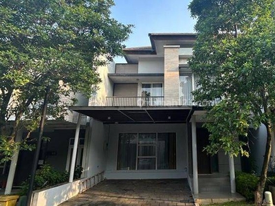 Rumah di Serenia Hills Lebak Bulus Jakarta Selatan 2 Lantai SHM Bagus