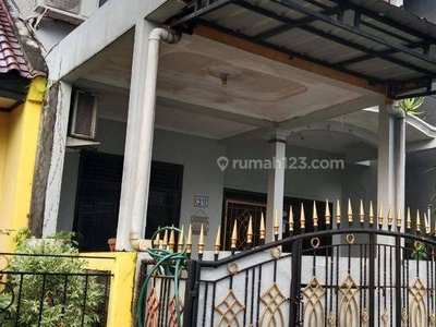 Rumah Furnished 2,5 Lantai di Grand Depok City