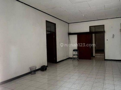 Rumah Hook Minimalis Modern Siap Huni di Komplek Kurdi