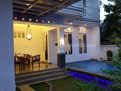 Villa sewa harian fasilitas kolam renang d di Sentul